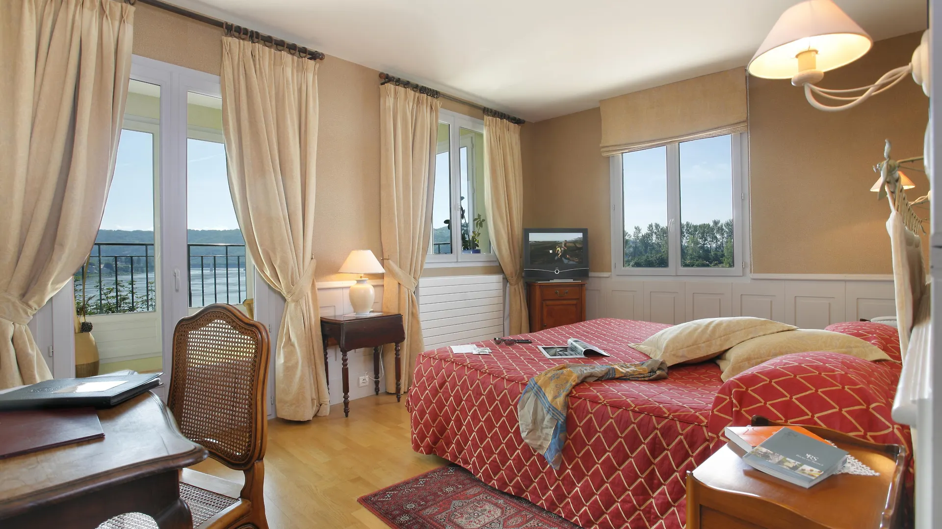 **** Hotel Hôtellerie Beau Rivage Condrieu France