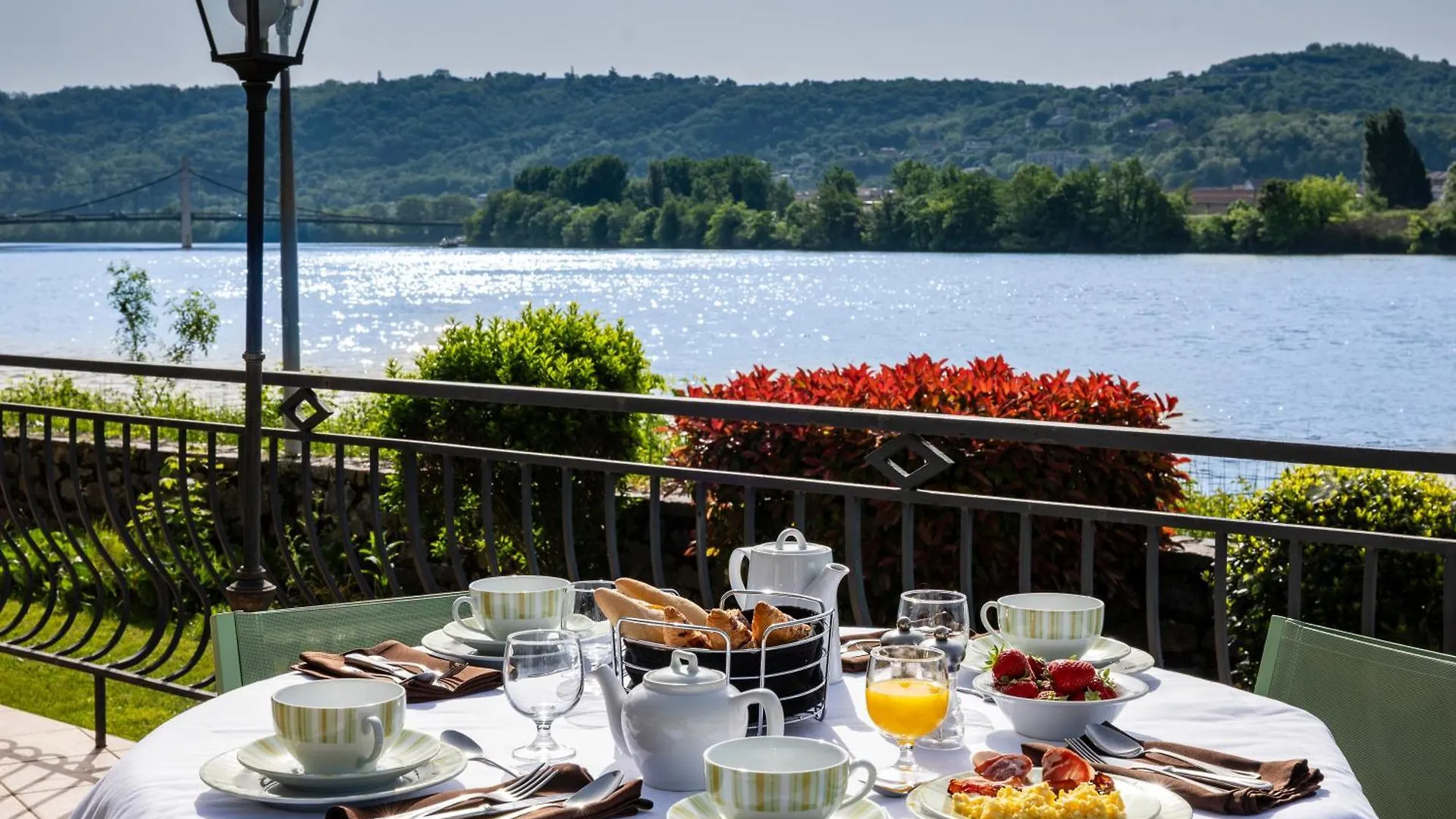 Hotel Beau Rivage Кондриё 4*,  Франция